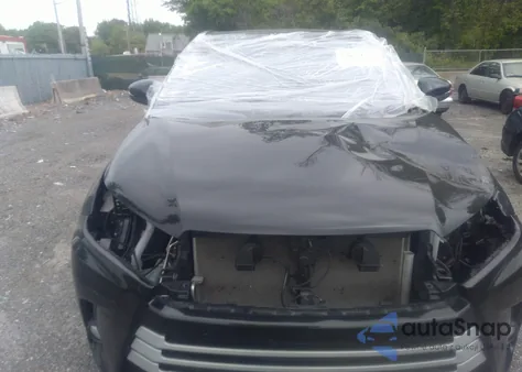 2019 Toyota Highlander Xle z USA, uszkodzony, nr VIN 5TDKZRFH1KS572386